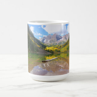 Café Taza marrón magnífica de Belces