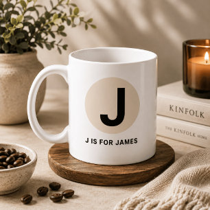 Café Taza moderna de inicial – Diseño “J es para [Nombr