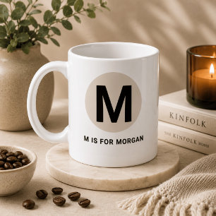 Café Taza moderna de inicial – Diseño “M es para [Nombr
