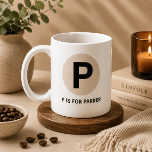 Café Taza moderna de inicial – Diseño “P es para [Nombr