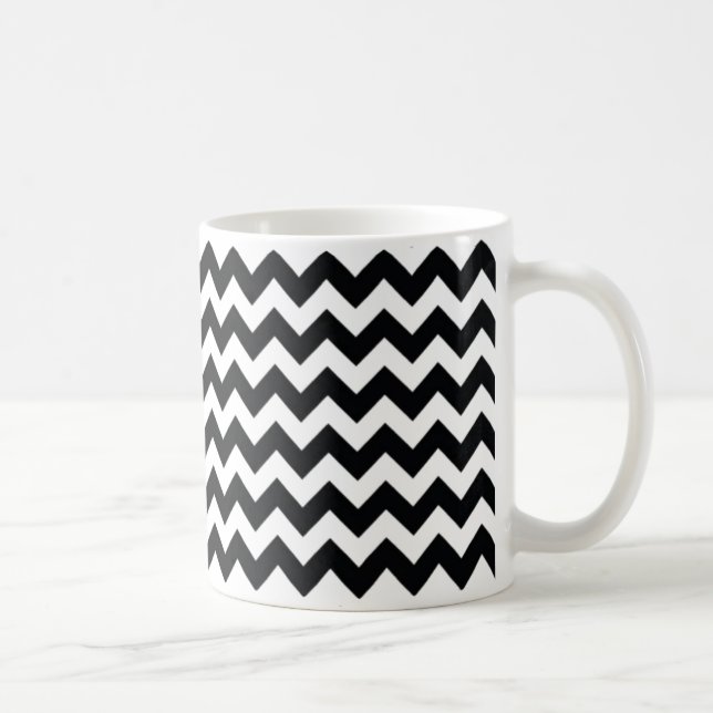 Café Taza negra/blanca del zigzag de Chevron (Derecha)