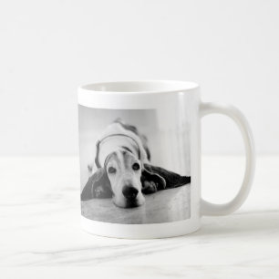 Café Taza negra y blanca de Basset Hound