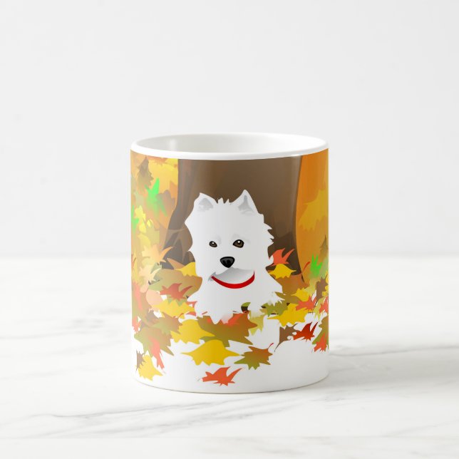 Café Taza - perro de Westie en hojas de otoño (Centro)