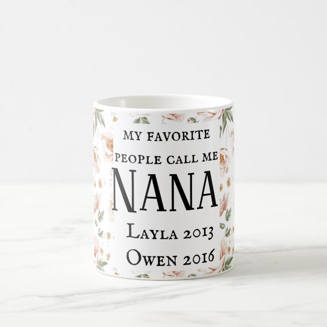 Café taza personalizada de Nana con los nombres (Centro)
