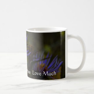Café Taza púrpura de la flor