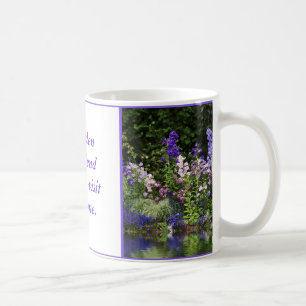 Café Taza púrpura de la reflexión de los Foxgloves