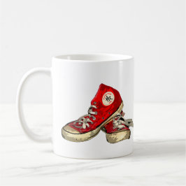 Café Taza roja de la zapatilla de deporte de Hightops