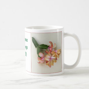 Café Taza roja y amarilla bonita del cactus de navidad