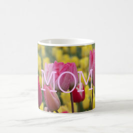 Café Taza rosada y amarilla de la MAMÁ de los tulipanes