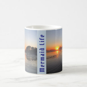 Café Taza Sirena de la Vida en el Atardecer