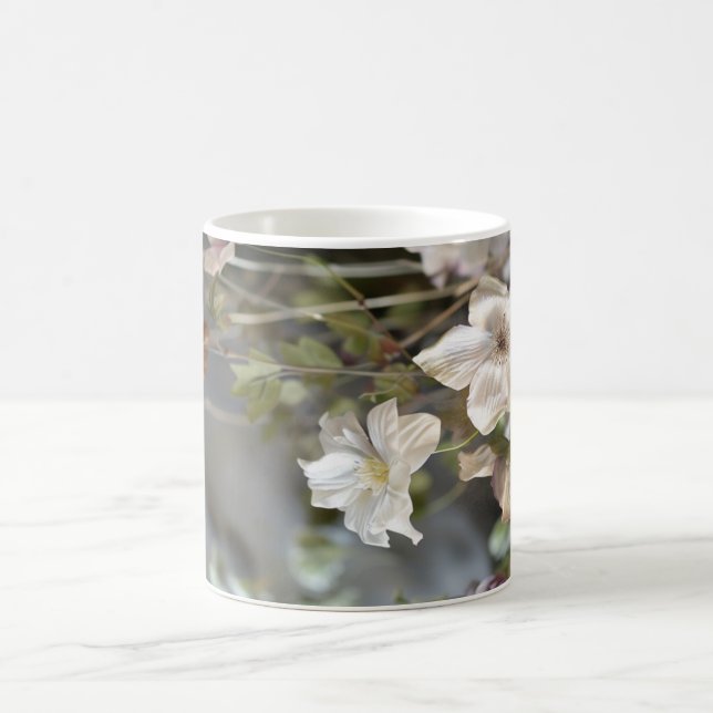 Café Taza sofisticada de flores blancas | Flores pálida (Centro)