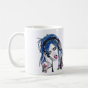 Café Taza tatuada alternativa del chica de Dreadlock