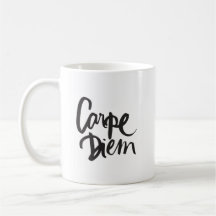Taza tipográfica de la cita de Carpe Diem