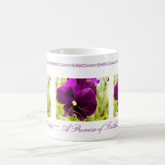 Café Taza violeta de la flor