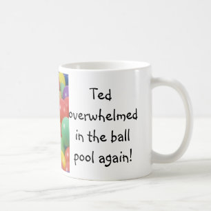 Café Ted en la piscina de bolas ... taza de té inglés