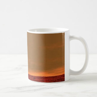 Café "Usted está aquí" en Marte que mira la taza de
