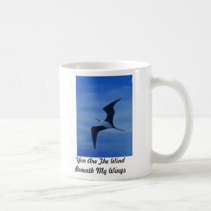 Café Viento debajo de mi taza de las alas
