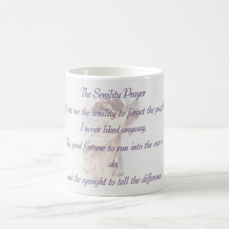 Café Violeta de la taza del rezo de la senilidad