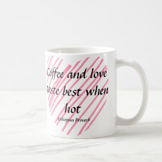 Café y taza calientes del amor