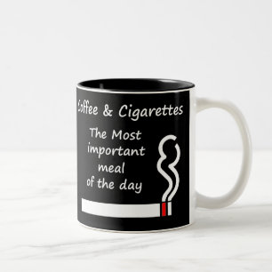 Café y taza de los cigarrillos