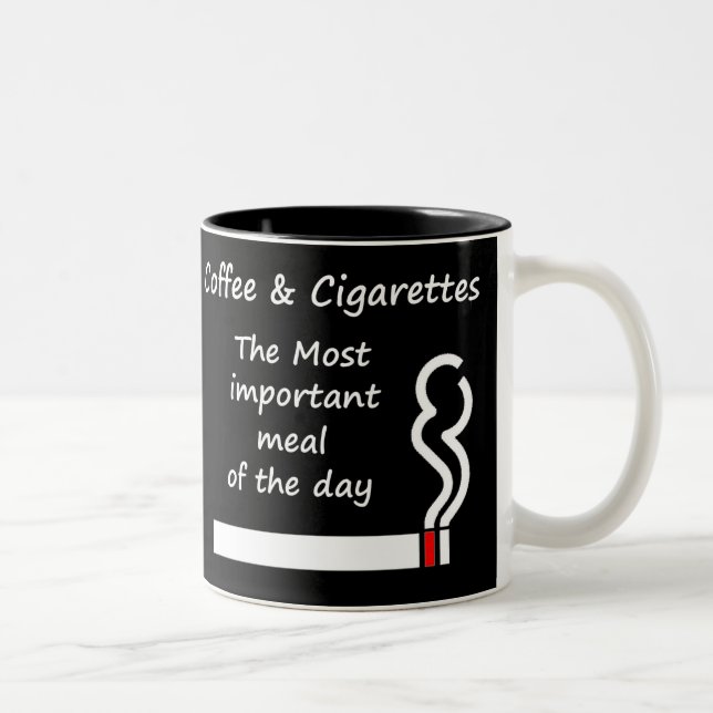 Café y taza de los cigarrillos (Derecha)