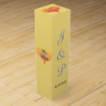 Caja de Boda de color amarillo anaranjado Mellow<br><div class="desc">Corazones románticos con sombras de puesta de sol en tonos amarillos dorados a rosa adornan los lados de la caja con la redacción, señor y señora dentro de los corazones. Cajas de boda amarillo suave y suave favorecen a los vinos. Personalice con el nombre de novia y de Grooms Iniciales...</div>