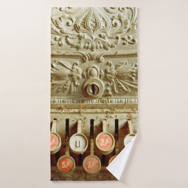 Caja de cambios de época, cubierta de polvo y tela (Toalla de baño)