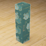 Caja De Chanukah De Vino Un Gran Milagro<br><div class="desc">Personalice añadiendo su propio texto en cualquier lugar de la caja de vinos. Elija su estilo de fuente, color y tamaño favoritos. Muchas herramientas de edición de texto también. ¡Que sea divertido! Gracias por detenerse y ir de compras. Su negocio es muy apreciado. ¡Disfrútalo! ¡¡¡Chag Chanukah/Hanukkah!! Estilo: Caja de regalo...</div>