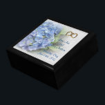 caja de conservas del boda hidrangea<br><div class="desc">Caja de conservas boda con suave foco hidrangea flores en el fondo de la vista de encaje con nombres y fecha de la pareja boda. Un regalo perfecto para que la novia y el novio salven recuerdos de su día especial. Personalizar con nombres y fecha. También puede cambiar el tipo...</div>