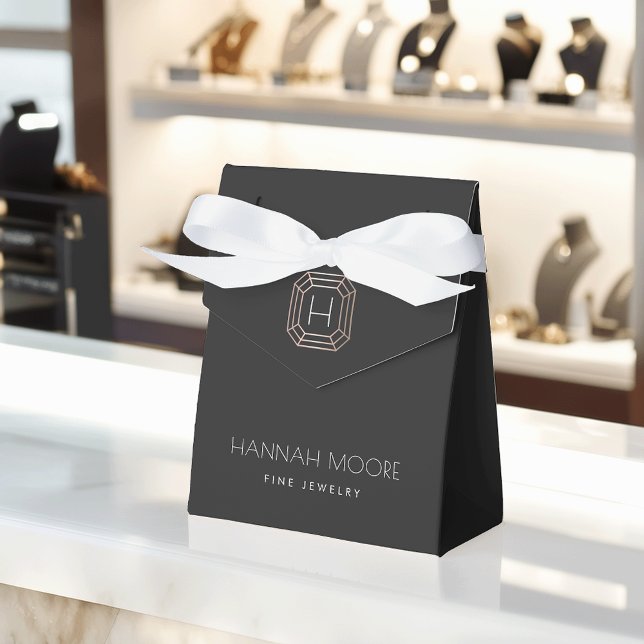 Caja de diseño de joyas de monograma de gema dorad (Subido por el creador)