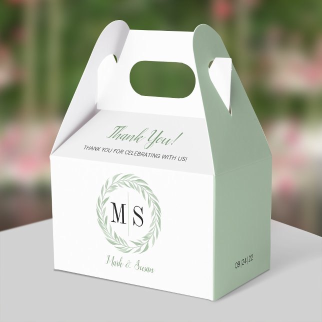 Caja de Favor de Boda Verde con Monograma de Leña (Subido por el creador)
