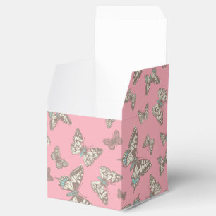 Caja de favores de boda rosa con motivos de maripo