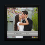 Caja de joyas de plantilla de marco de foto boda<br><div class="desc">Puede personalizar la foto y el texto en esta caja de joyería de la plantilla de fotograma. Ideal para un boda, compromiso, aniversario o foto familiar. Para cambiar la imagen y el texto, utilice la opción de personalización. Para realizar otros cambios, incluyendo cambios en el texto (fuente, tamaño de fuente,...</div>