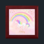 Caja de joyas de tema de unicornio | Rosa mágico y<br><div class="desc">Caja de joyería de unicornio con colores mágicos azul,  purpurina dorado y arcoiris! Texto en oro con un unicornio arcoiris sobre un suave fondo rosa pastel. ¡Perfecto para tu amante del unicornio! ¡Cambie el color de fondo si lo desea!</div>