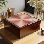 Caja de joyas personalizada de Rosa Gold<br><div class="desc">La tapa de esta exquisita joyería cuenta con un impresionante diseño metalizado cepillado que irradia sofisticación y elegancia. El patrón circular crea una sensación de profundidad y dimensión, con un gradiente suave que pasa del oro suave rosa en los bordes a un tono más intenso en el centro. Este elemento...</div>