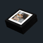 Caja de Keepsake de madera de foto personalizada<br><div class="desc">Una caja de conservas barnizadas de madera de fotos personalizada y dulce. Reemplace esta foto con su propia foto favorita de cualquier tipo.</div>