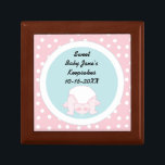 Caja de Keepsake de madera pequeña "Bebé rosa/azul<br><div class="desc">Diseño Baby Shower "Pink/Blue/Peek-a-Boo", pequeña caja de conservas de madera. Este Pink/Blue/Peek-a-Boo, ducha de bebé, caja de sake es un regalo memorable. Personalice el texto eligiendo el color de fuente, el tamaño, el estilo y la redacción favoritos. Este diseño rosado/azul/peek-a-boo forma parte de una línea de productos de la ducha...</div>