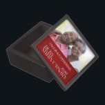 Caja De Regalo 40.º aniversario de Ruby Foto de Damasco Rojo<br><div class="desc">Una gran idea de regalo para la pareja del 40 aniversario de los bodas,  todo en un profundo damasco rojo con letras del aniversario de Ruby,  el año,  su foto y los nombres de la pareja.</div>
