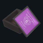 Caja De Regalo 6 años de amor personalizado amatista púrpura grac<br><div class="desc">Sencillo contorno de la línea de efecto de la piedra del corazón gráfico 6º amatista Boda Aniversario caja de regalo. Personalizar con su propia elección de nombre y relación. Actualmente se lee para mi maravillosa esposa Gracias por 6 años de amor. Ideal para un regalo de joyería de piedra amatista...</div>