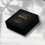 Caja De Regalo 80.º Nombramiento de cumpleaños 1944 Moda elegante<br><div class="desc">Elegante 80º cumpleaños Caja de Regalo Black & Gold Personalizada 1944 - Sorpresa de Moda máxima para la ocasión especial. Descubra el regalo de cumpleaños número 80 con nuestra elegante caja de regalo personalizada en negro y oro. Nacido del estilo y espíritu de 1944, este sofisticado paquete seguramente hará una...</div>