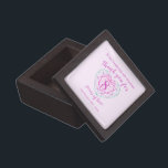 Caja De Regalo 8 años de amor tormalín dos tonos rosados gracias<br><div class="desc">Sencillo contorno de efecto de piedra del corazón línea de arte gráfico de color verde a rosa claro 8º Boda Tourmaline Aniversario caja de regalo. Personalizar con su propia elección de nombre y relación. Actualmente se lee para mi maravillosa esposa Gracias por 8 años de amor. Ideal para un regalo...</div>