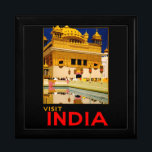Caja De Regalo Afiche de viaje de India arte indio vintage<br><div class="desc">Visite India es un poster de viajes vintage,  con un edificio indio de color dorado y gente alrededor de una piscina reflectante. Oficina Estatal de Ferrocarriles de la India,  por Fred Taylor,  1930 - 1940.</div>