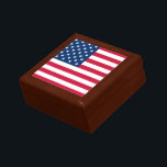 Caja De Regalo Bandera de Estados Unidos - Estados Unidos de Amér<br><div class="desc">Bandera de Estados Unidos - Estados Unidos de América - Patriótico - Día de la Independencia - 4 de julio - Personalizable - Elegir / Añadir su texto único / color / imagen - Hacer su regalo especial - Redimensionar y mover o eliminar y agregar elementos / imágenes con herramienta...</div>