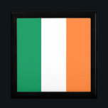Caja De Regalo Bandera nacional de Irlanda, norma irlandesa, cart<br><div class="desc">La tricolor: un símbolo de esperanza y unidad - la tricolor irlandesa, un vibrante tapiz de verde, blanco y naranja, se ha convertido en sinónimo de la Isla Esmeralda. Esta simple pero poderosa bandera lleva dentro de sus pliegues una rica historia y un profundo simbolismo. - Un nacimiento rebelde -...</div>
