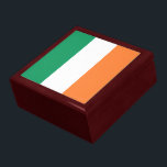 Caja De Regalo Bandera nacional de Irlanda, norma irlandesa, cart<br><div class="desc">La tricolor: un símbolo de esperanza y unidad - la tricolor irlandesa, un vibrante tapiz de verde, blanco y naranja, se ha convertido en sinónimo de la Isla Esmeralda. Esta simple pero poderosa bandera lleva dentro de sus pliegues una rica historia y un profundo simbolismo. - Un nacimiento rebelde -...</div>