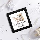 Caja De Regalo Be Yourself Bulldog Watercolor Puppy Ilustracion<br><div class="desc">Encanto en el encanto de la caja de regalo "Be Yourself Bulldog Watercolor Puppy Ilustracion", que incluye un adorable ilustracion de un cachorro de Bulldog parado al lado de un buzón con globos blancos suaves saliendo de él. Esta entrañable escena, con un regalo, la convierte en un lugar ideal para...</div>