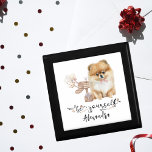 Caja De Regalo Be Yourself Pomeranian Puppy Ilustracion<br><div class="desc">Encanto en el encanto de la caja de regalo "Be Yourself Pomeranian Puppy Ilustracion", que presenta un adorable ilustracion de un cachorro pomerano parado al lado de un buzón con globos blancos suaves saliendo de él. Esta entrañable escena, con un regalo, la convierte en un lugar ideal para los amantes...</div>