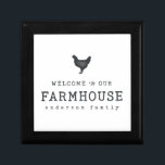 Caja De Regalo Bienvenidos a nuestro campo de cultivo Pollo Rústi<br><div class="desc">El diseño está compuesto por un Rústico del País Moderno con tipografía "bienvenido a nuestra casa de campo". Disponible aquí: http://www.zazzle.com/store/selectpartysupplies</div>