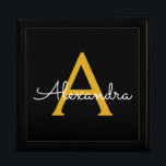 Caja De Regalo Black Gold Modern Script Girly Monograma Nombre<br><div class="desc">Guión simple negro y dorado Monograma Nombre joyería Keepsake Box. Esto hace que la graduación perfecta,  el cumpleaños,  el boda,  la ducha de novia,  el aniversario,  la ducha de bebé o la fiesta de soltera sea un regalo para alguien que ama el lujo glam y los estilos de moda.</div>