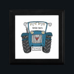 Caja De Regalo Boda de Bridesmaid de la Granja de Tractor Azul pe<br><div class="desc">Un regalo de boda de granja de tractores que puede ser personalizado. Si desea cambiar el tamaño o el tipo de letra,  haga clic en el botón de edición para personalizar. El embalaje en el tractor está en una crema sutil y blanco.</div>